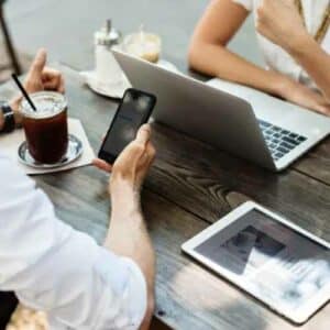 Was unser professionelles Webdesign von anderen unterscheidet Anders als herkömmliche Anbieter bieten wir kein "One-Size-Fits-All"-professionelles Webdesign. Jedes Element Ihrer Website gestalten wir auf Basis wissenschaftlich fundierter Erkenntnisse der Nutzerpsychologie: